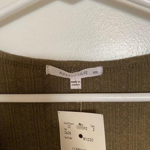 Green button up crop - Picture 2 of 3